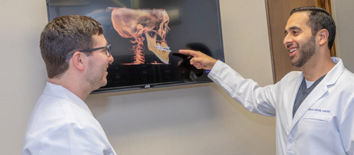 dr-vickers-and-dr-anver-discussing-corrective-jaw-srugery-2